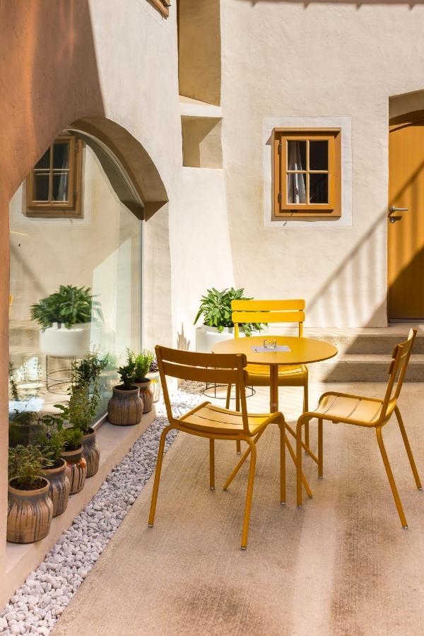 Kai 36 - Hotel Zwischen Fels Und Fluss Graz Exteriör bild A patio