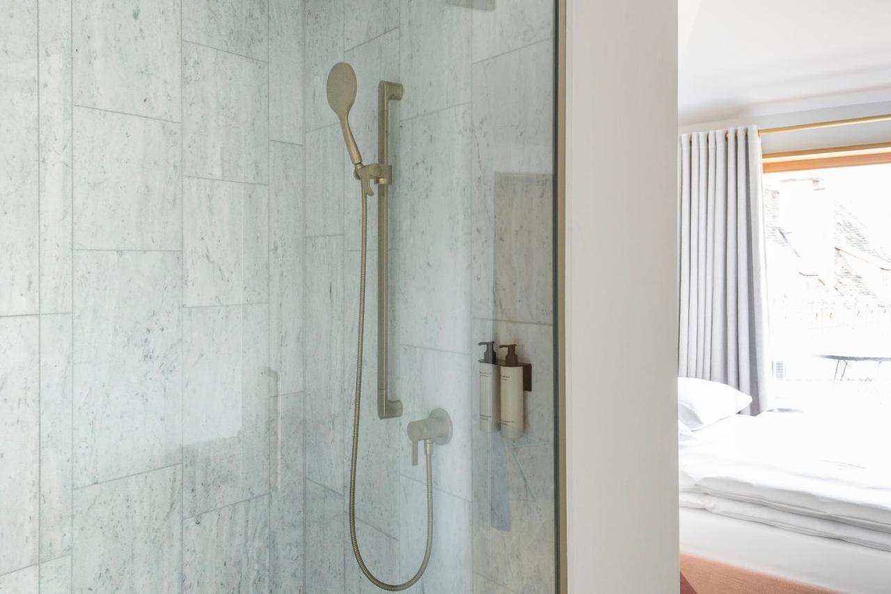 Kai 36 - Hotel Zwischen Fels Und Fluss Graz Exteriör bild A shower