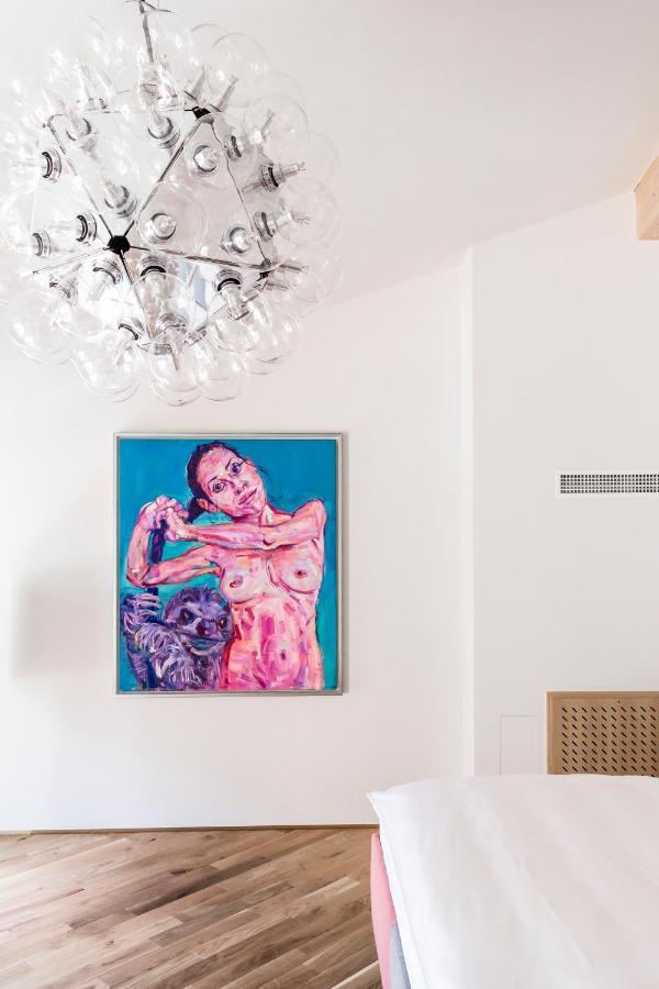 Kai 36 - Hotel Zwischen Fels Und Fluss Graz Exteriör bild Painting by Yana Borisova