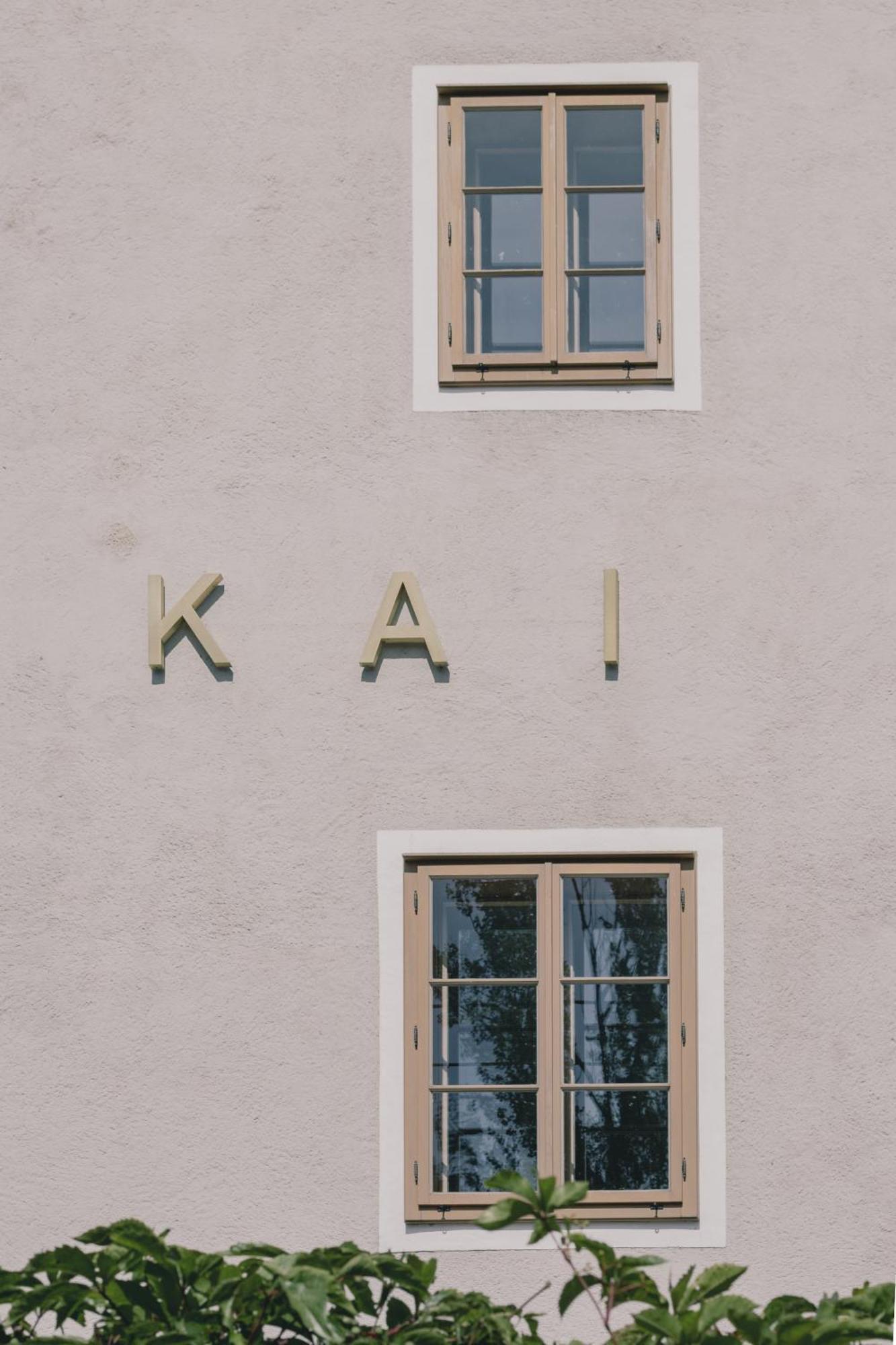 Kai 36 - Hotel Zwischen Fels Und Fluss Graz Exteriör bild The name of the house on the wall