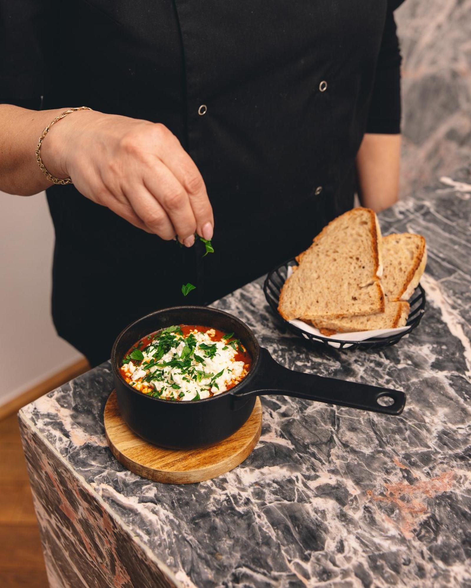Kai 36 - Hotel Zwischen Fels Und Fluss Graz Exteriör bild Preparation of a traditional Turkish dish