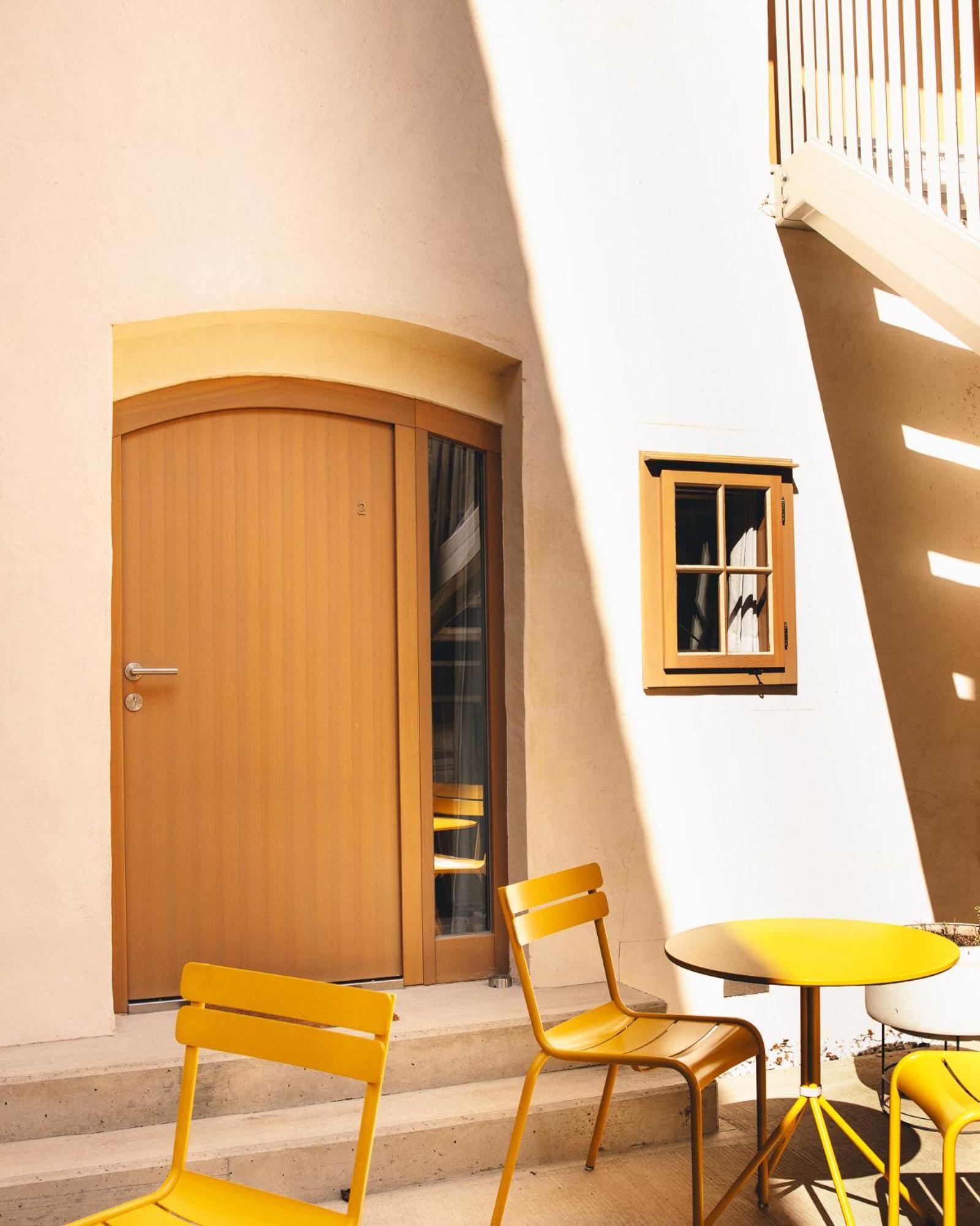 Kai 36 - Hotel Zwischen Fels Und Fluss Graz Exteriör bild A door